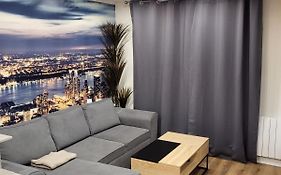 Studio cosy au RDC parking privé, térasse, wifi